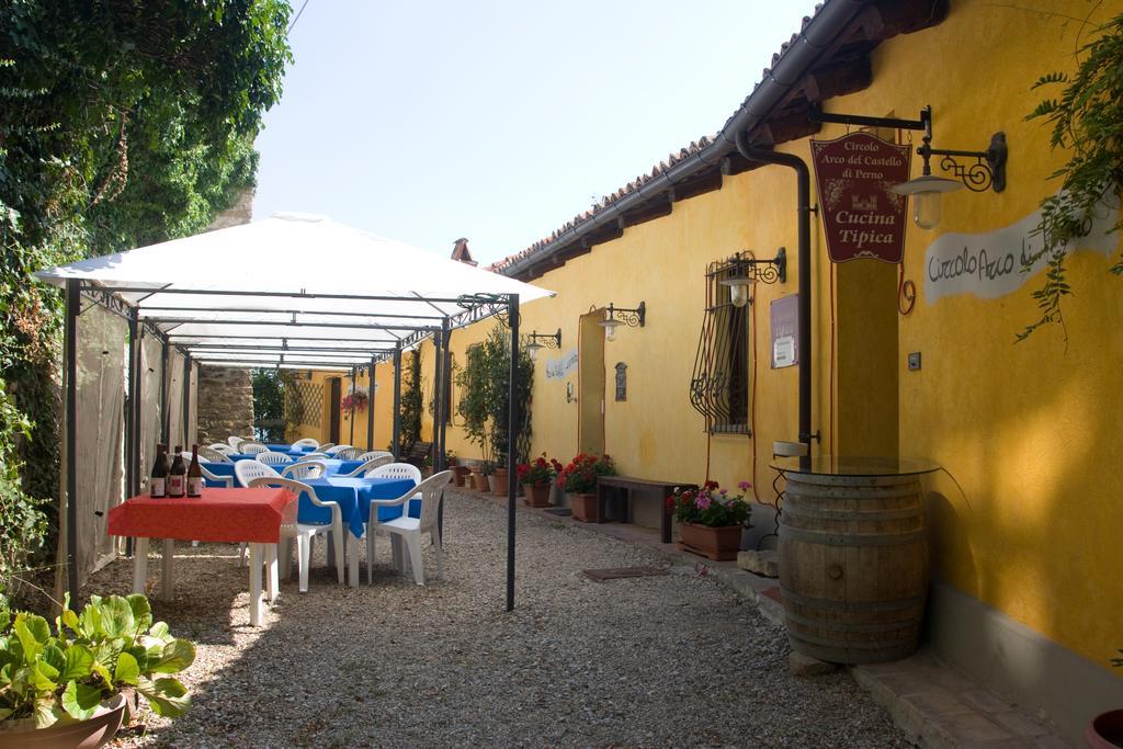 Arco Dei Nobili Bed & Breakfast Monforte D'Alba Exterior photo