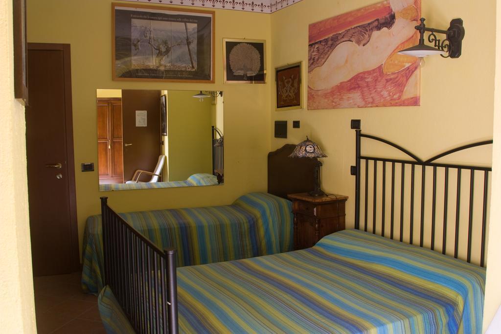 Arco Dei Nobili Bed & Breakfast Monforte D'Alba Room photo