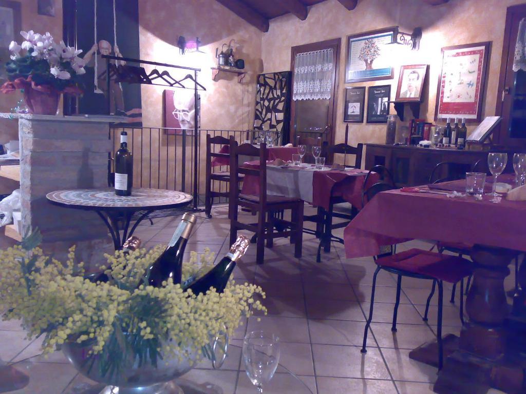 Arco Dei Nobili Bed & Breakfast Monforte D'Alba Exterior photo