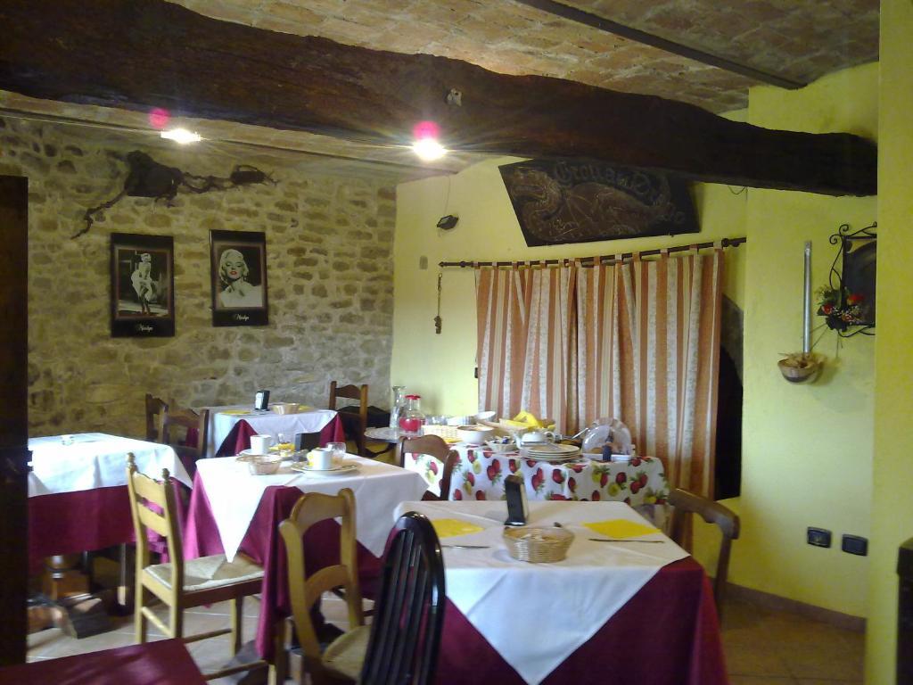 Arco Dei Nobili Bed & Breakfast Monforte D'Alba Exterior photo